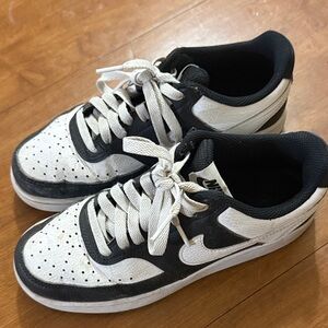 Nike Kids Sneakers in Black and White